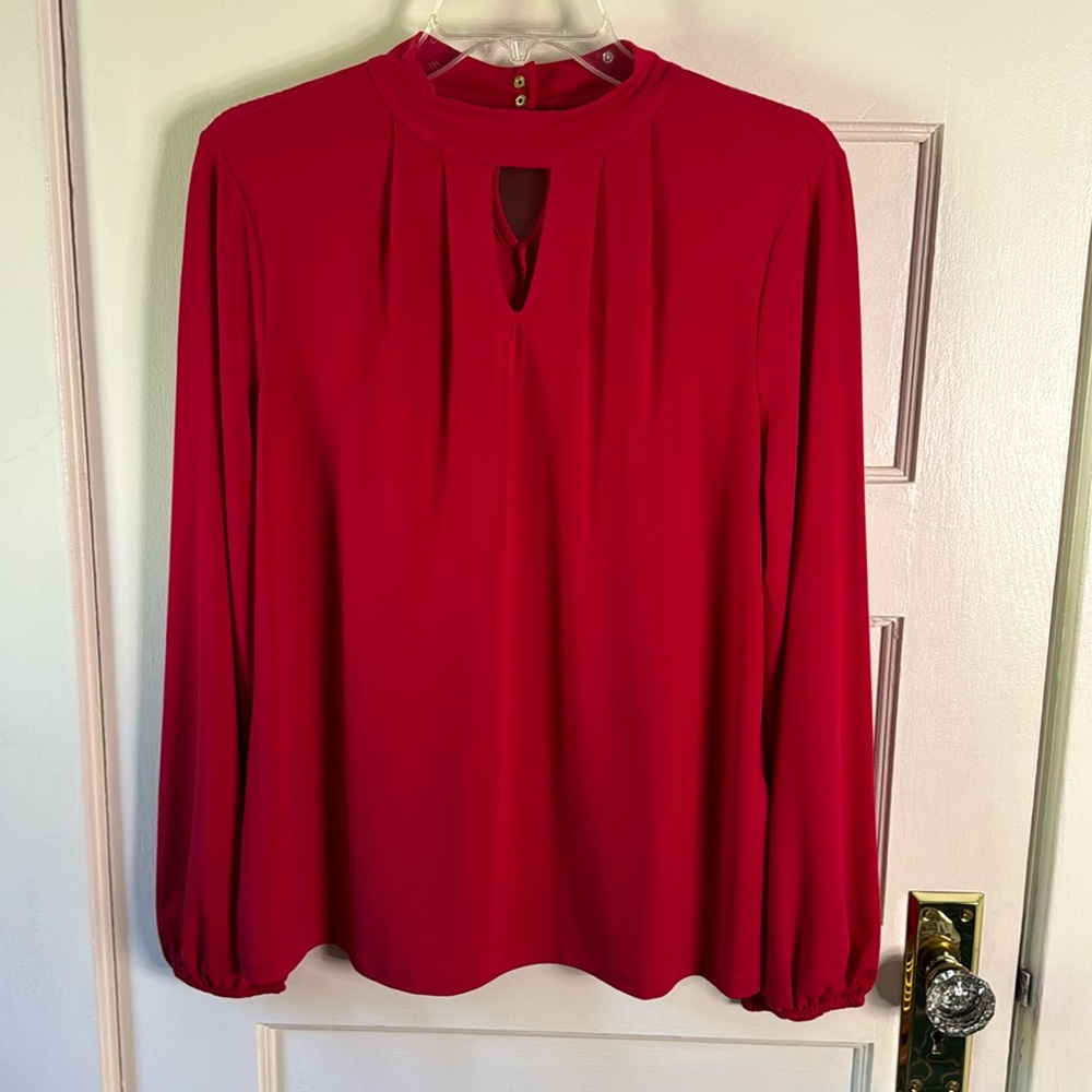Chicos Red Keyhole Top - Perfect for the Holidays!